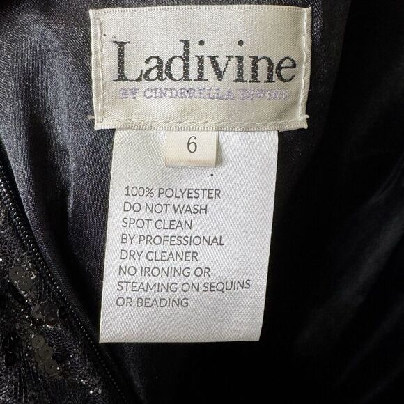 Ladivine by Cinderella Divine Ball Gown Formal Dress Prom Lace Tiered Size XS - Picture 5 of 13